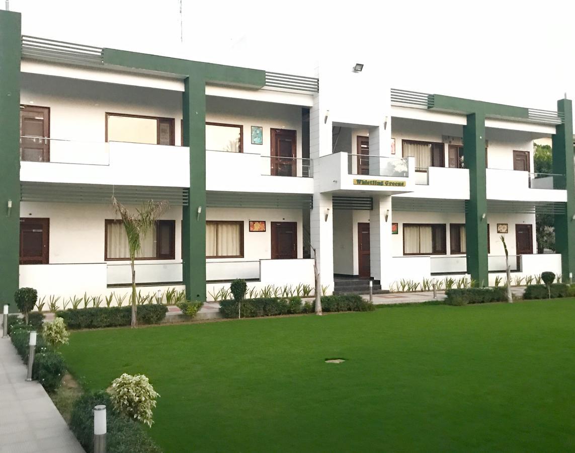 Hotel Whistling Greens Moga Bagian luar foto