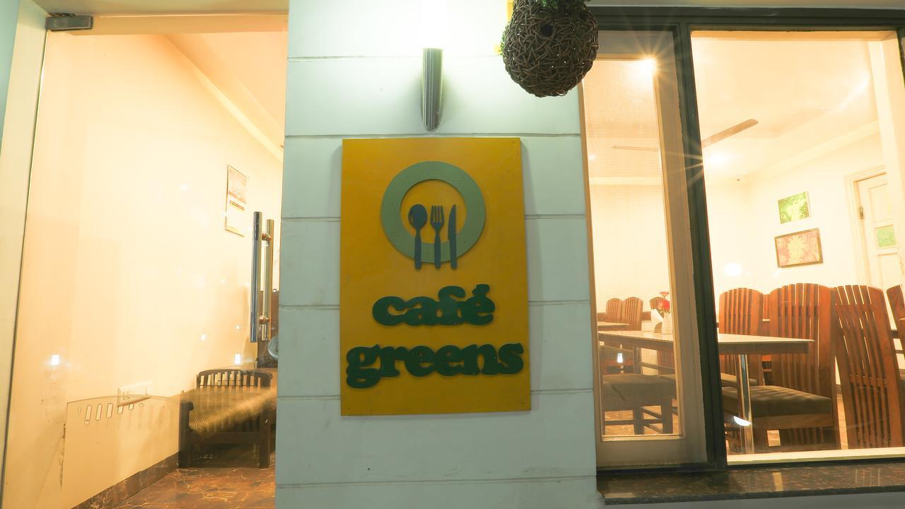 Hotel Whistling Greens Moga Bagian luar foto