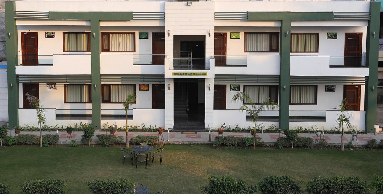 Hotel Whistling Greens Moga Bagian luar foto