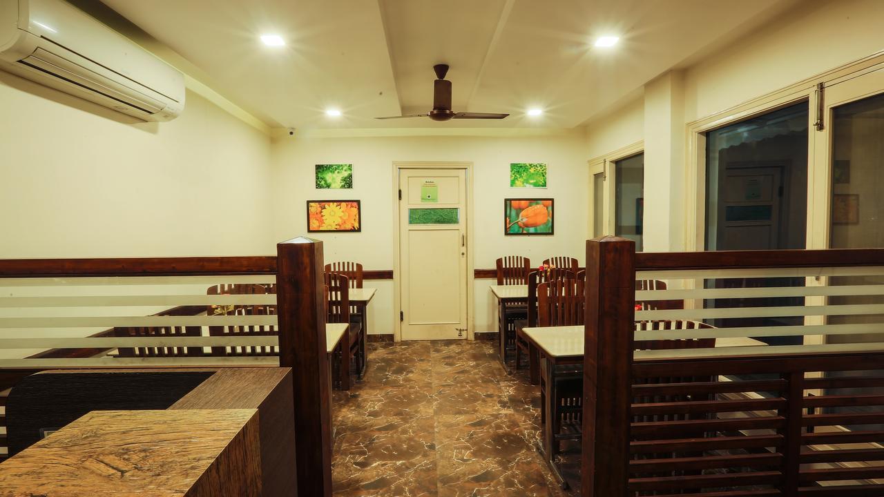 Hotel Whistling Greens Moga Bagian luar foto